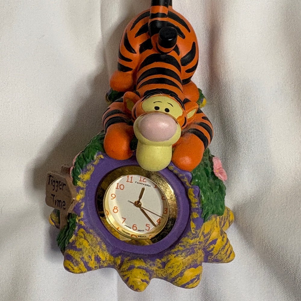 Tigger Time Winnie the Pooh Character Clock purple & orange good condition